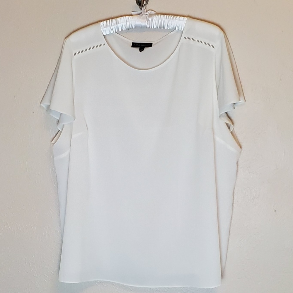 LANE BRYANT WHITE CAP SLEEVE TOP 26